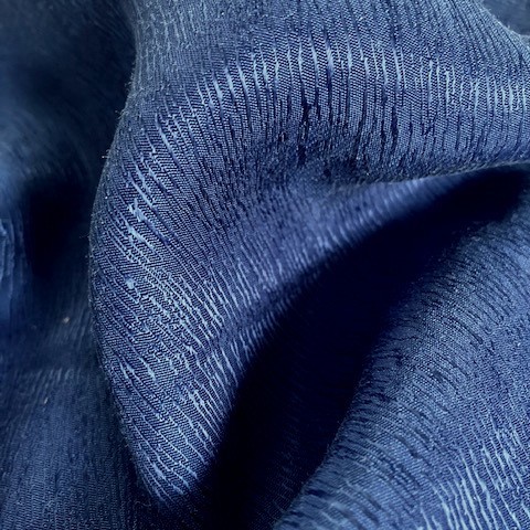 Baumrinden Crepe-Satin in Tencel-Cupro in Royal Blau
