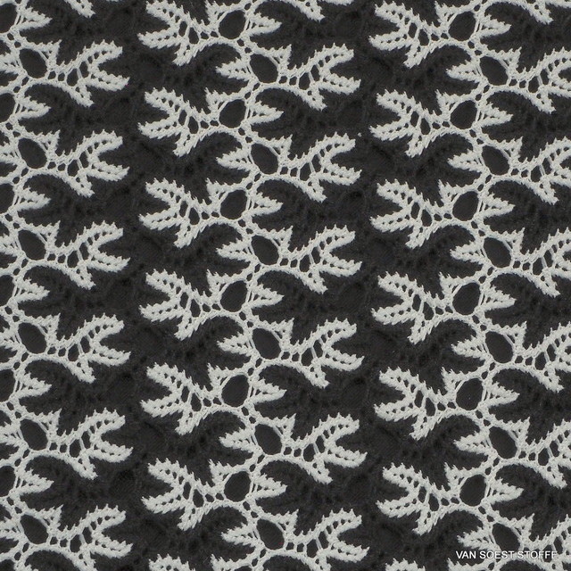 Blümchen Optik in Schwarz-Weiß