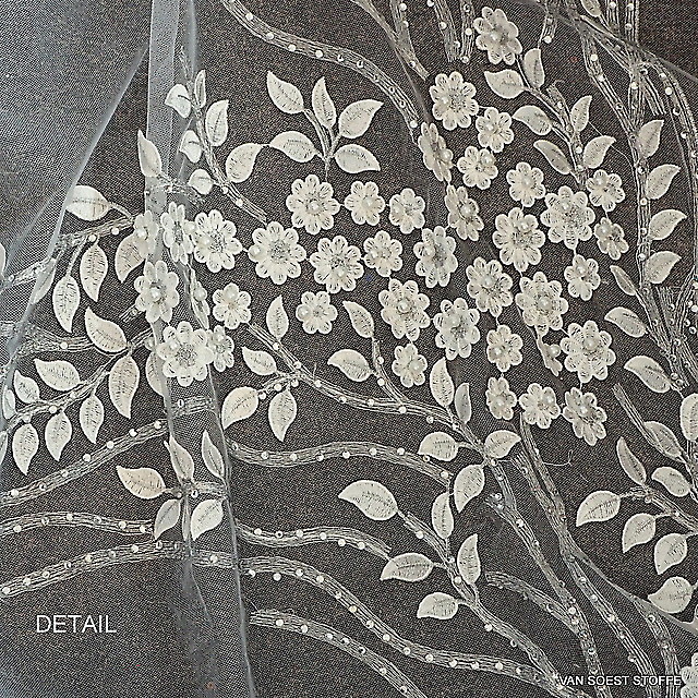 Bordüren 3D Couture Spitze mit Perlen und Silber Straß in Weiß | Ansicht: Bordüren 3D Couture Spitze mit Perlen und Silber Straß in Weiß