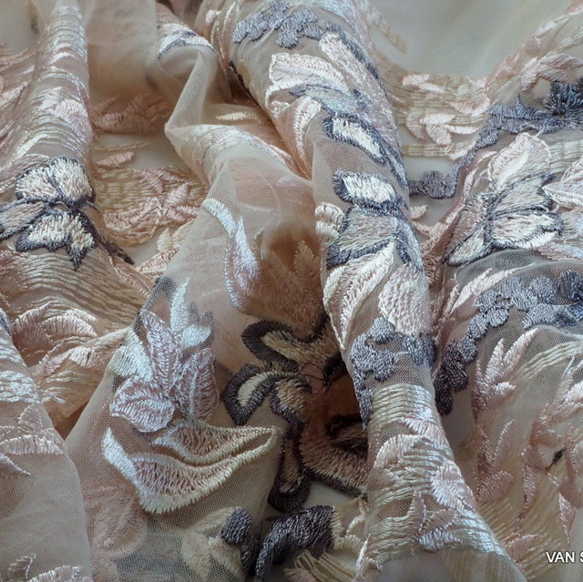 Couture Guipure Bordüren Spitze auf hautfarbenem Tüll | Ansicht: Couture Guipure Bordüren Spitze auf hautfarbenem Tüll