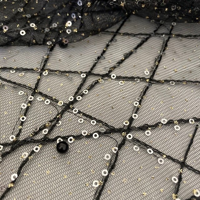 schwarzer Tüll bestickt mit Spinnennetz, Minipailleten, Perlen & Miniprint Dots - schwarz silber gold